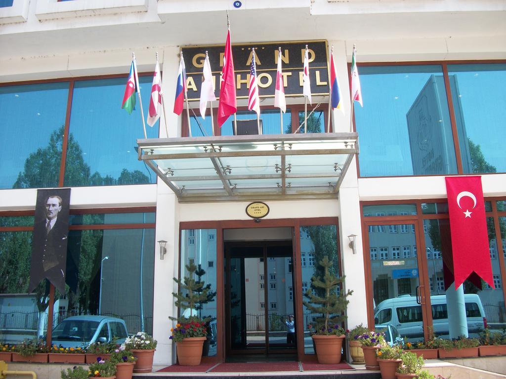 Grand Ani Hotel Kars Bagian luar foto